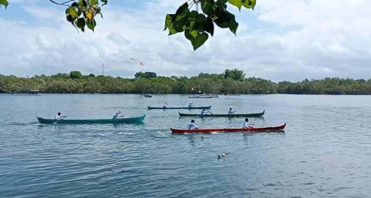 Ket poto: Lomba Sampan Tradisional di lepas di Muara Perancak