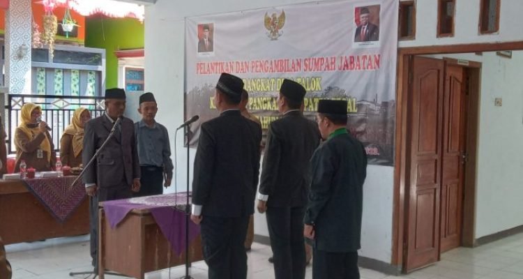 Ket poto: Pelantik 2 perangkat Desa Talok Kecamatan Pangkah