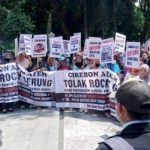 Ket poto: Warga Cirebon datangi Kantor Bupati mendesak pemerintah daerah menolak kehadiran Rocky Gerung ke Kota Cirebon Jawa Barat
