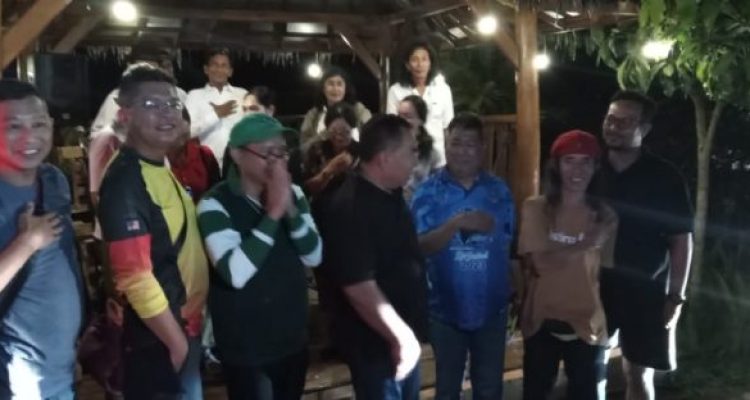 Ket poto: Poto bersama Bupati Jembrana I Nengah Tamba dengan Tim Panitia Festival Layang-layang Internasional Ket poto: Poto bersama Bupati Jembrana I Nengah Tamba dengan Tim Panitia Festival Layang-layang Internasional