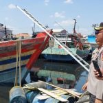 Ket poto: Kapolda tinjau kebakaran kapal di PPP Tegalsari