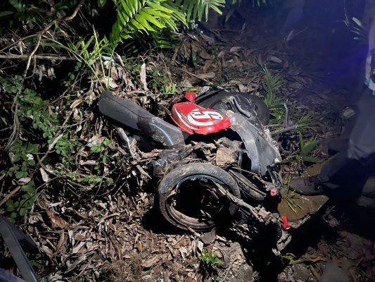 Ket poto: sepeda motor korban dengan keadaan ringsek