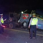 Ket poto: kendaraan pikap diderek setelah alami kecelakaan