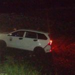 Ket poto: mobil Xenia masuk sungai Bilukpoh diduga sopirnya mengantuk