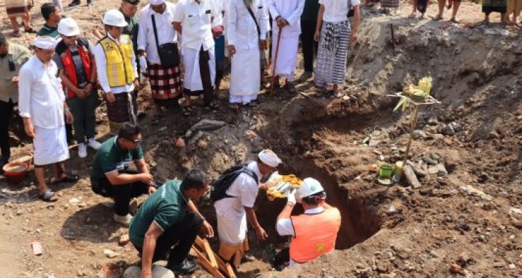 Ket poto: Prosesi Pengeruakan Pasar Umum Negara