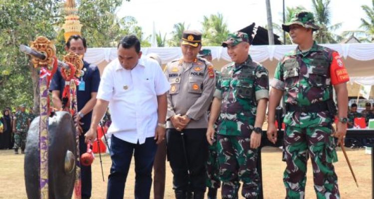 Ket poto: Bupati Jembrana I nengah Tamba Buka TMMD ke- 118