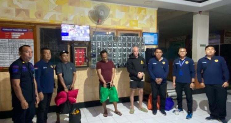 Ket poto: 3 narapidanan Rutan Klas IIB Negara bersiap dipindahkan ke Lapas Singaraja