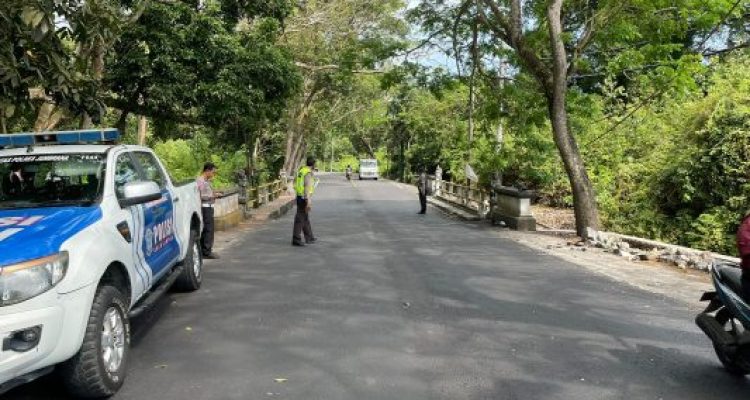 Ket poto: Lokasi kecelakaan maut di Banjar Sumbersari, Kecamatan Melaya, Jembrana Ket poto: Lokasi kecelakaan maut di Banjar Sumbersari, Kecamatan Melaya, Jembrana