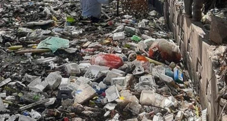 Ket poto : Sampah di Tukad Teba, Kecamatan Denpasar Barat