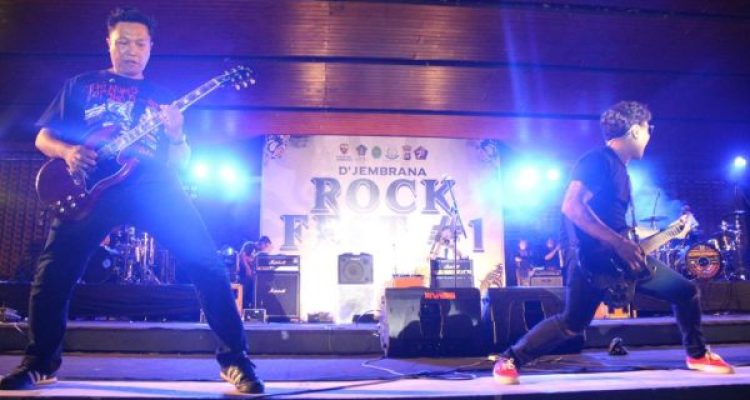 Ket poto: Salah satu peserta kompetisi band rock se Jawa Bali