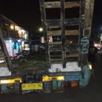 Ket poto: truk tronton yang dibarak hingga meninggal dunia di tempat