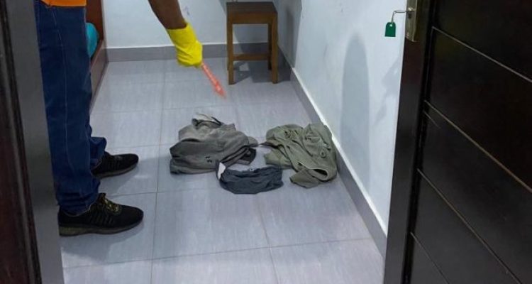 Ket poto: petugas amankan pakaian milik korban di hotel