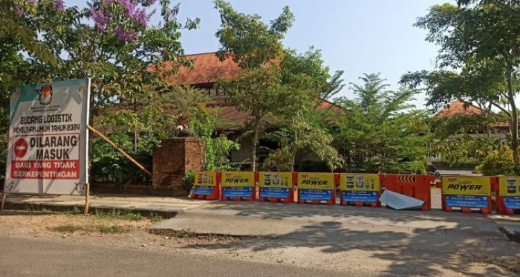 Ket poto: pintu masuk Gedung Auditorium Pemkab Jembrana