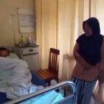 Ket poto: salah satu korban keracunan makanan yang dirawat di Puskesmas