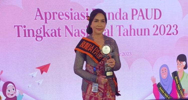 Ket poto: Bunda Paud Jembrana, Ny. Gusti Ayu Ketut Candrawati Tamba