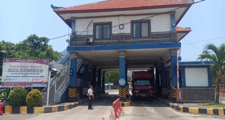 Ket poto: Unit Pelayanan Penimbangan Kendaraan Bermotor (UPPKB) Cekik Gilimanuk Ket poto: Unit Pelayanan Penimbangan Kendaraan Bermotor (UPPKB) Cekik Gilimanuk