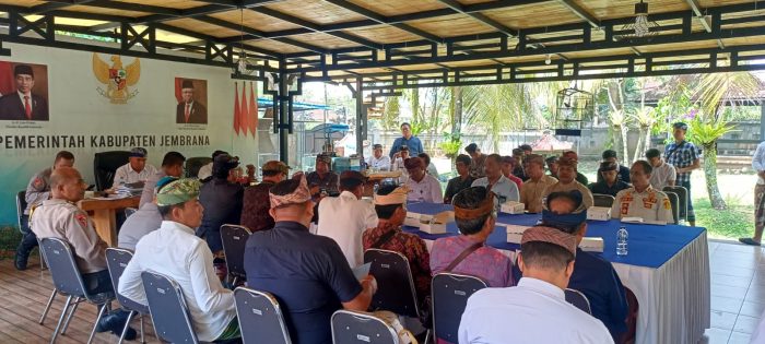 Ket poto: tatap muka Bupati Jembrana dengan Yayasan Seni Joged Bungbung Klasik serta camat dan majelis alit se Kabupaten Jembrana