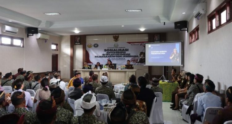 Ket poto: Sosialisasi pencegahan korupsi kepada seluruh Kepala Lembaga Perkreditan Desa (LPD) dan Badan Pengawas LPD di Kabupaten Jembrana, Kamis (07/12/2023),