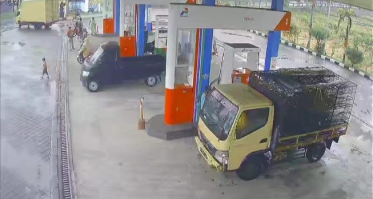 Ket poto: gambar CCTV SPBU Pulukan