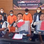 Ket poto: Kapolres Jembrana AKBP Endang Tri Purwanto didampingi Kasat Reskrim dan Kasi Humas Polres Jembrana saat jumpa pers kasus pencabulan Ket poto: Kapolres Jembrana AKBP Endang Tri Purwanto didampingi Kasat Reskrim dan Kasi Humas Polres Jembrana saat jumpa pers kasus pencabulan