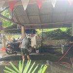 Ket poto: Warga binaan Rutan Negara sedang mencuci sepeda motor