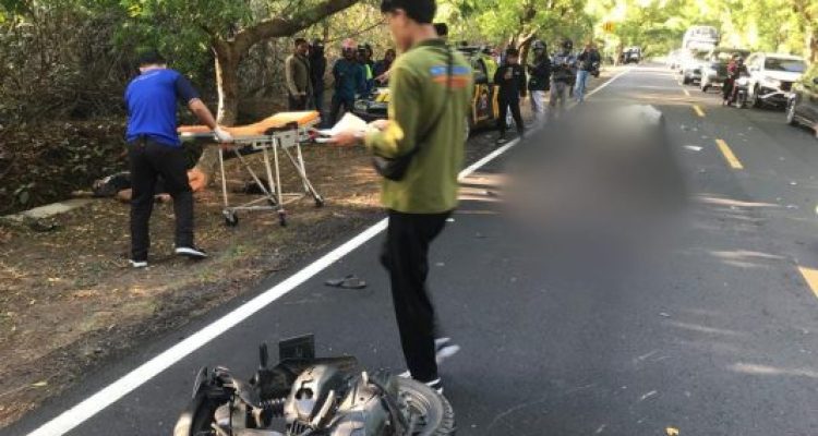 Ket poto: Petugas kesehatan sedang mengevakuasi korban