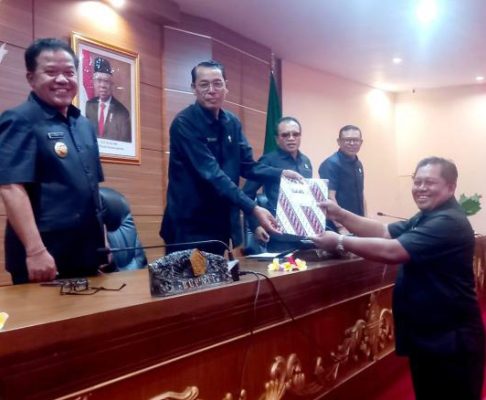 Suasana Rapat Paripurna Dprd Bnagli Dengan Agenda Penyamapian Pemandangan Umum Fraksi