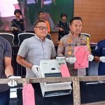 Ket poto: pengungkapan kasus pencurian mesin kasir