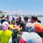 Ket poto: nelayan yang jatuh di Dermaga Pengambengan berhasil dievakuasi