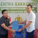 Ket poto: Calon legislatif (caleg) dari Partai Demokrat untuk Dapil 3 (Pekutatan), I Komang Suartika melapor ke Bawaslu Jembrana