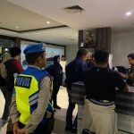 Ket poto: Polda Kepri datangi salah satu hotel di Kota Batam