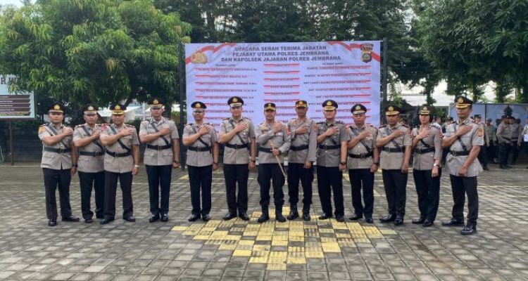 Ket poto: Pejabat Polres Jembrana yang mendapatkan mutasi