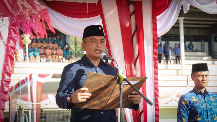 Ket poto: Wakil Bupati Jembrana I Gede Ngurah Patriana Krisna (Ipat) membacakan sambutan tertulis dari Menteri Komunikasi dan Informatika RI Budi Arie Setiadi.