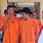 Ket poto: Tersangka kasus pencurian sapi sebelah kanan (Mang Boy)