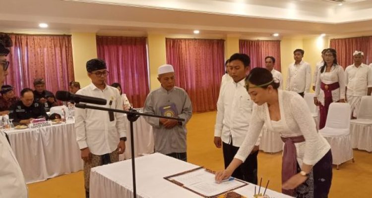 Ket poto: KPU Jembrana lantik 25 calon anggota PPK di Hotel Jimbarwana Ket poto: KPU Jembrana lantik 25 calon anggota PPK di Hotel Jimbarwana