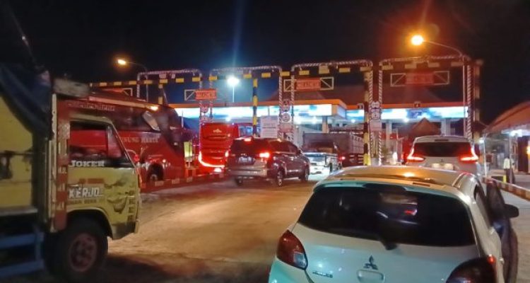 Ket poto: Situasi di Pelabuhan Gilimanuk, pada Minggu malam (26/5/2024).