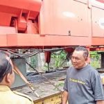 Ket poto: Bupati Jembrana cek mesin pengolahan sampah yang baru tiba dari Jakarta