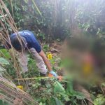 Ket poto: Tim Inafis Polres Jembrana sedang mengecek mayat perempuan misterius