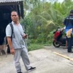 Ket Poto; petugas veteriner Kecamatan Jembrana pantau diduga anjing rabies yang telah menggigit warga setempat