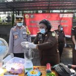 Ket poto: Proses pnghancuran pil koplo dengan cara di blender