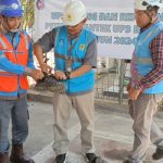 Ket poto: Pengecekan APD bagi para petugas Yantek oleh Unit Pelaksana Pelanggan (UP3) PLN Bali Utara