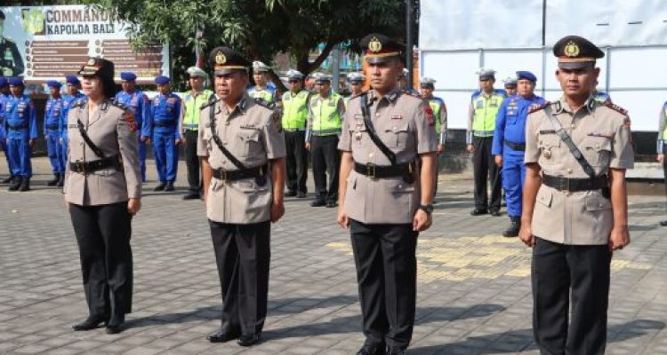 Ket poto: Kasat lantas baru AKP Oktamawan Abrianto, S.H. M.H. (kanan), Kasat Lantas lama AKP Yusuf Dwi Admodjo (Kiri)