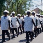 Ket poto: Salah satu peserta lomba gerak jalan tingkat SD dengan kostum unik