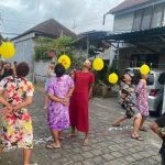 Ket poto: Warga Perumahan Wanaprasta ikuti perlombaan merayakan HUT RI dan HUT Kota Negara