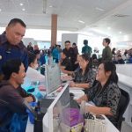 Ket poto: Bupati Jembrana tinjau pelayanan di MPP Jembrana