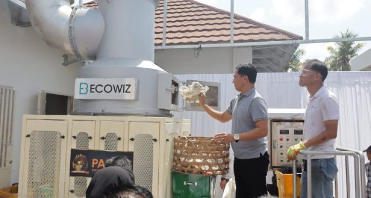 Pjs Sukra Negara mencoba mesin sampah ecowis