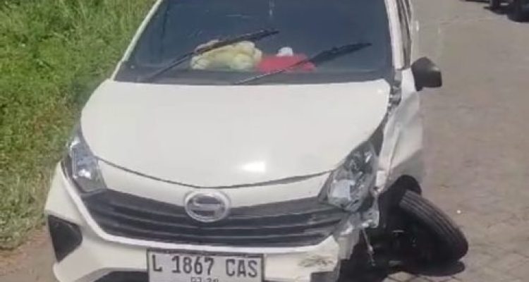 Ket poto: Taxi online yang dibegal