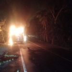 Ket poto: Bus terbakar di Desa Gumbrih