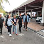 Ket poto: Tersangka kasus korupsi LPD yehembang Kauh digelandang ke Kantor Kejaksaan Jembrana