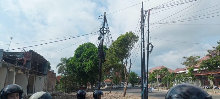 Ket poto: Tiang saluran internet di sudut Kota Negara Jembrana